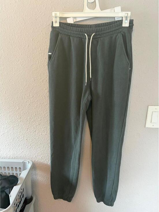 vuori Other - Men's Vuori Green Joggers. Size tags removed but best for S/M. Waist measures 14